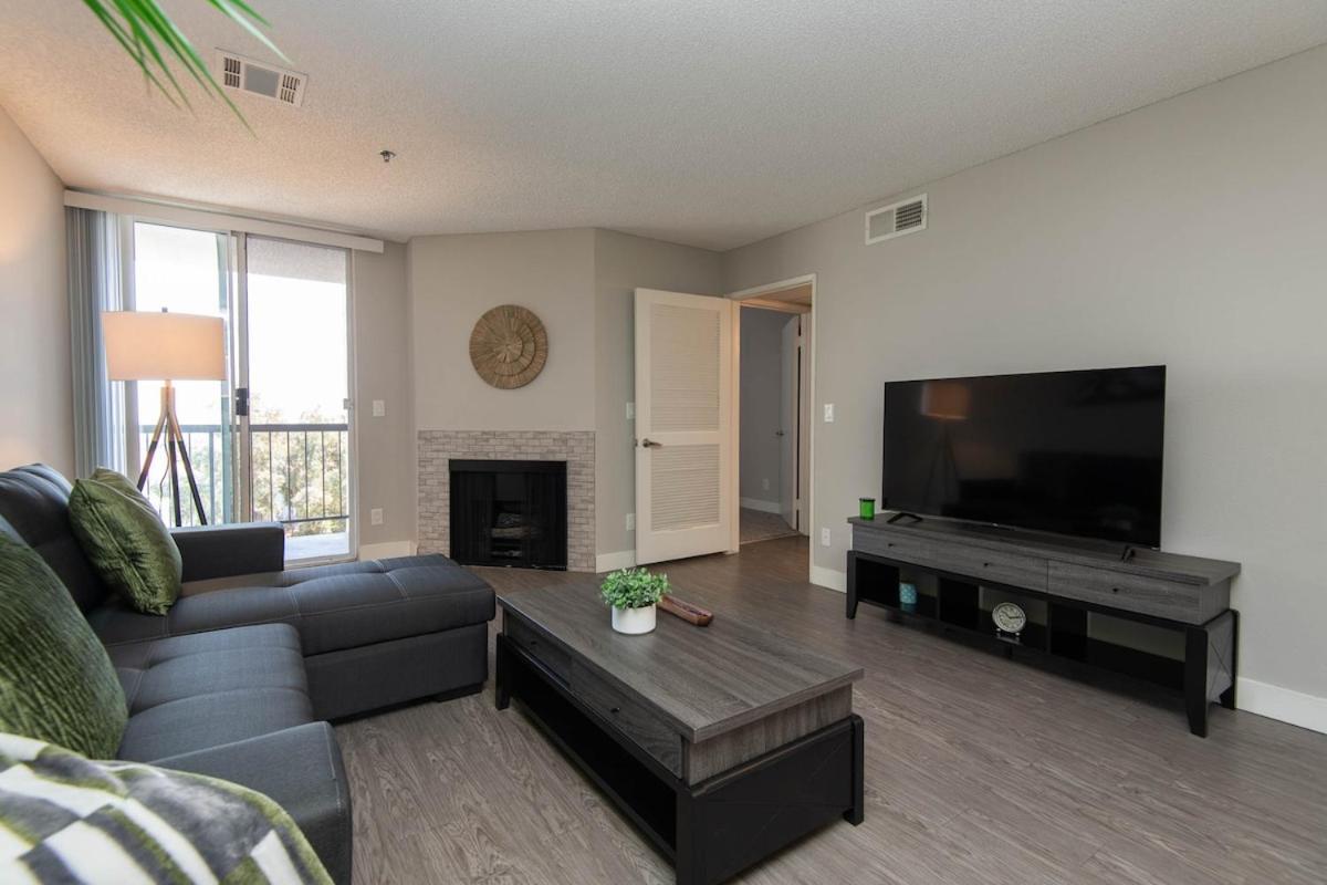 Apartment Stylish 2-bedroom With Rooftop Pool And Hollywood Views *