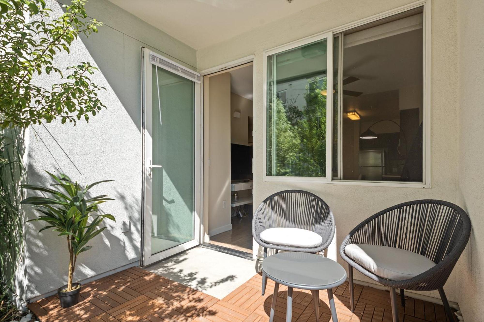 Chic 1br Retreat With Pool, Gym & Jacuzzi In Mid Wilshire & Miracle Mile Apartment Los Angeles
