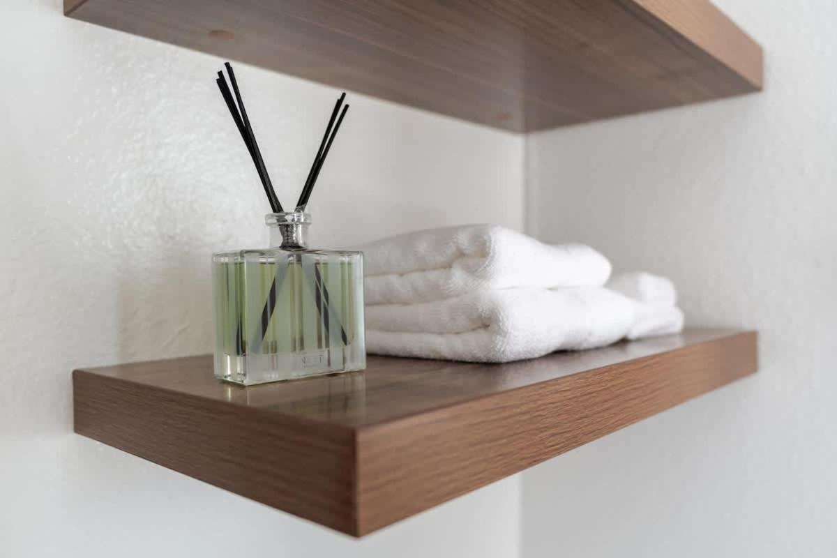 Hideaway In Beachwood Apartment