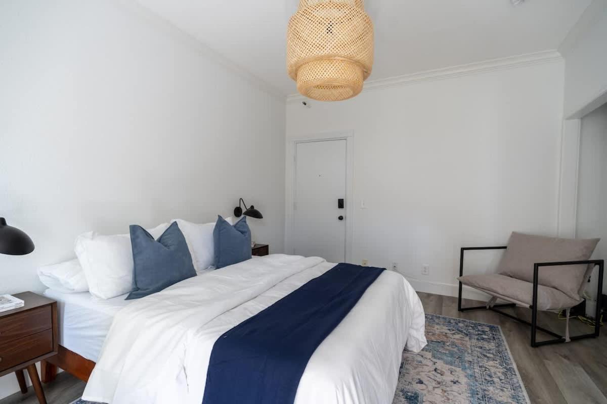 Apartment Hideaway In Beachwood Los Angeles