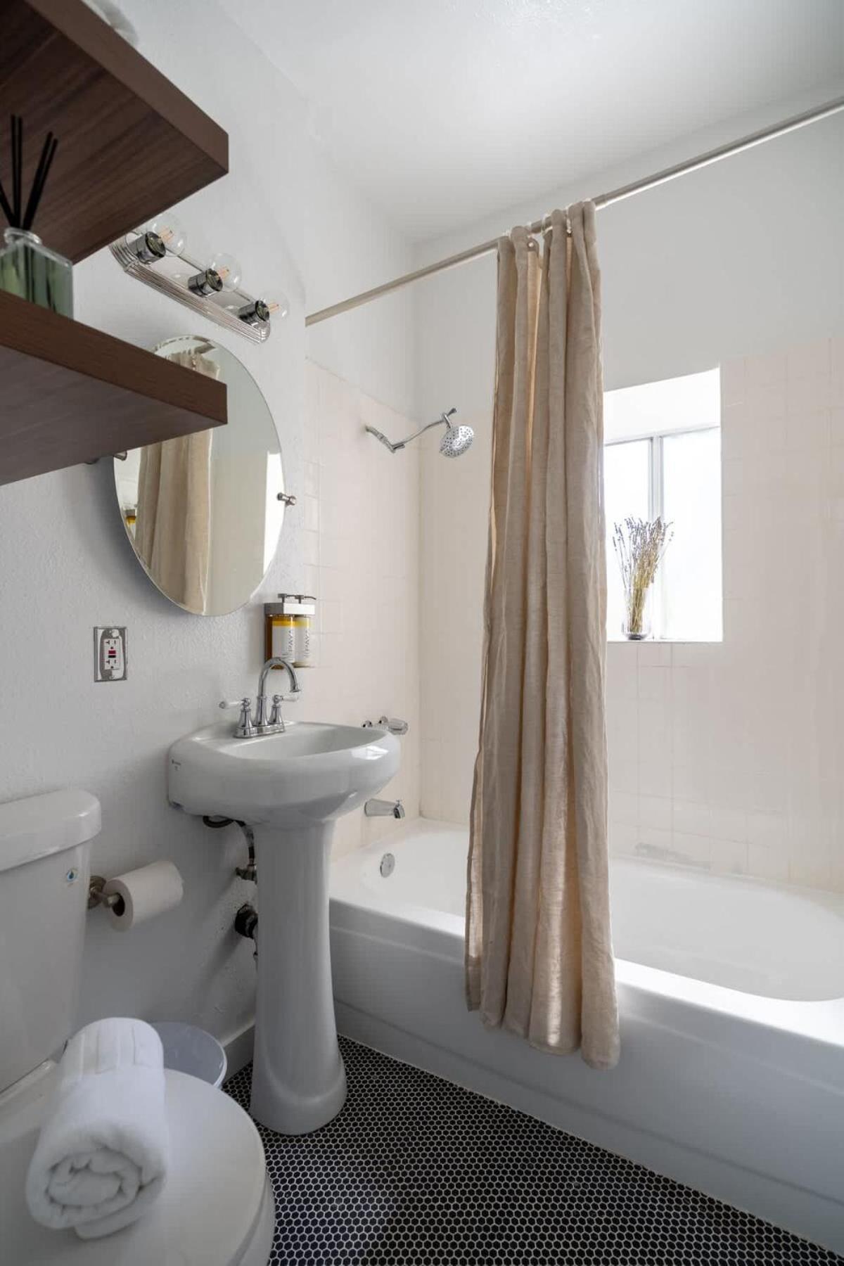 Hideaway In Beachwood