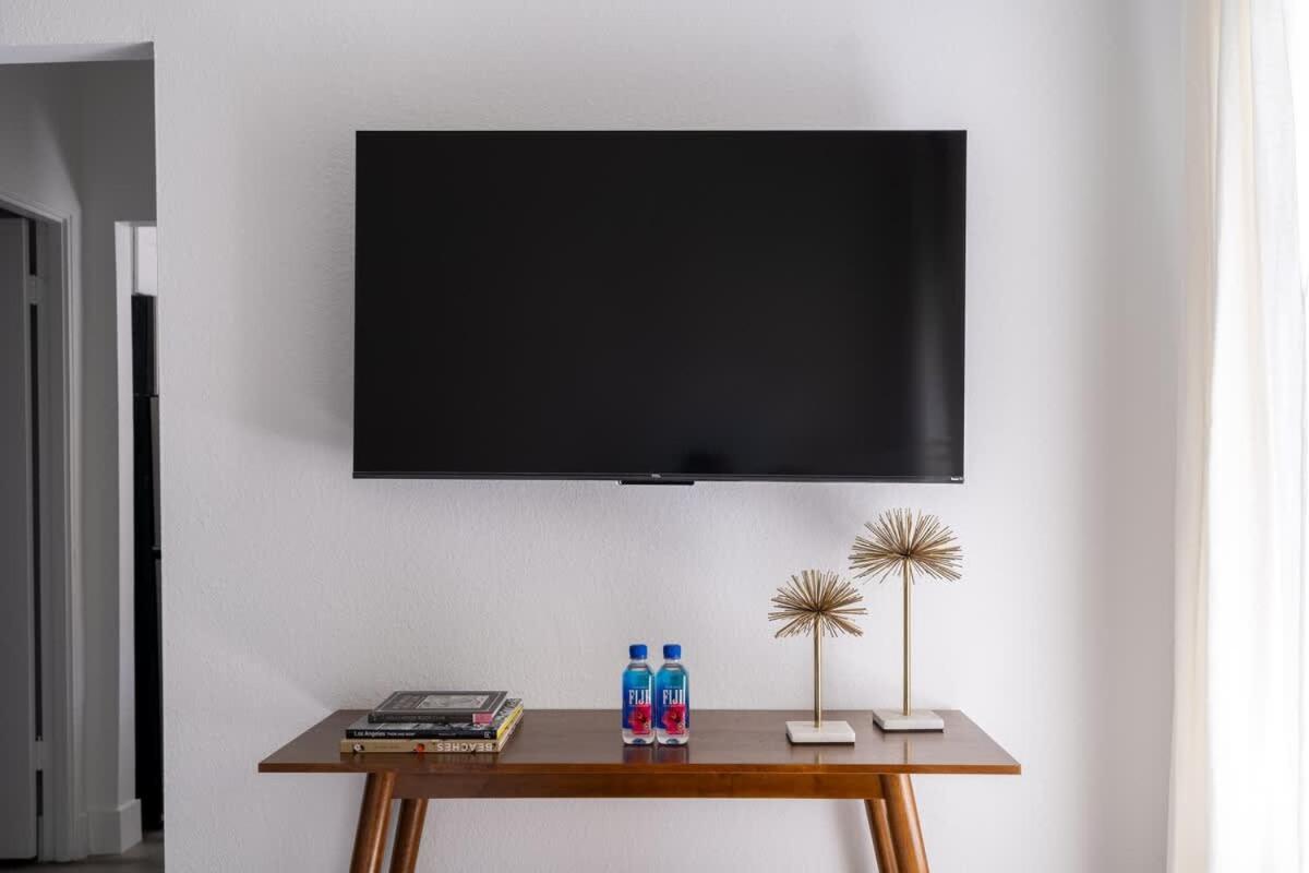 Hideaway In Beachwood Apartment