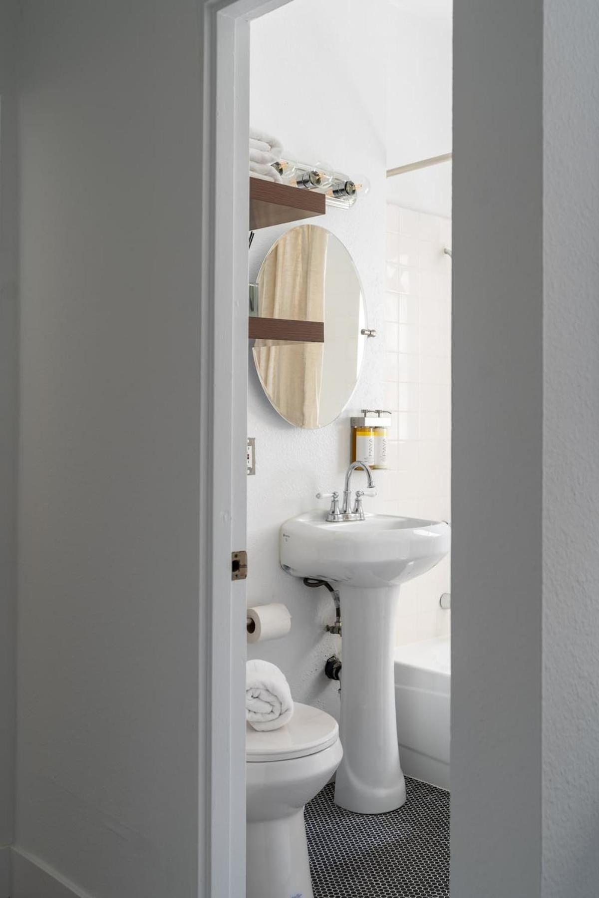 Apartment Hideaway In Beachwood