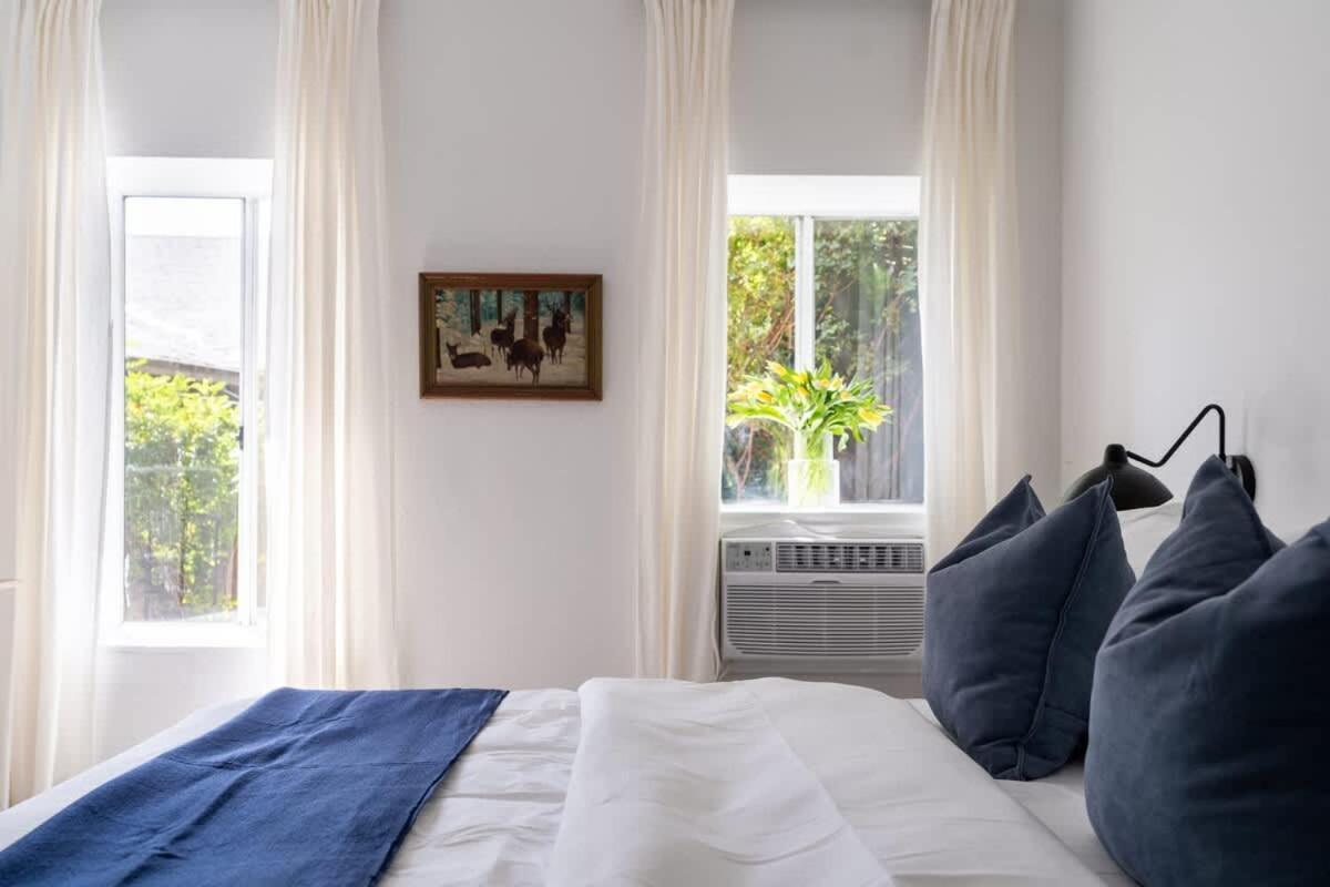Hideaway In Beachwood Apartment *