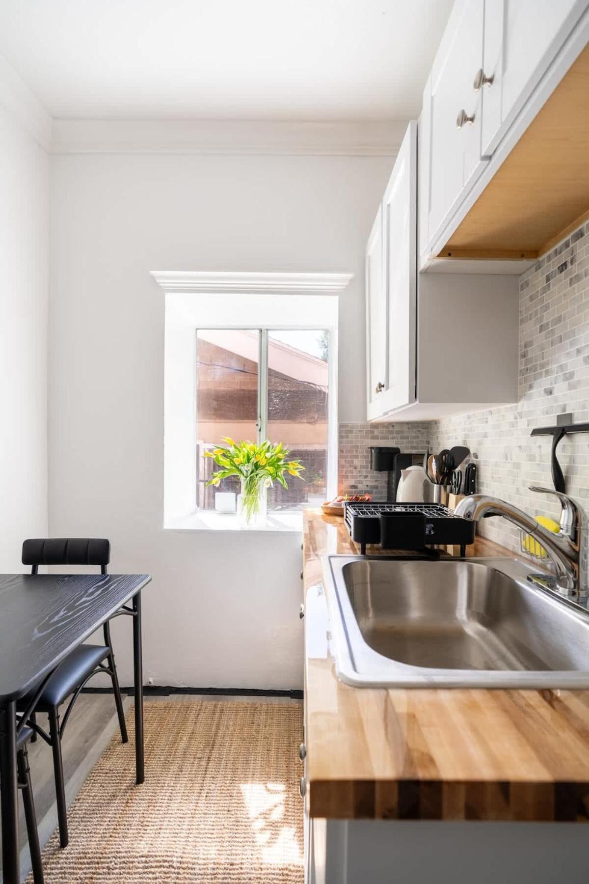 Apartment Hideaway In Beachwood *
