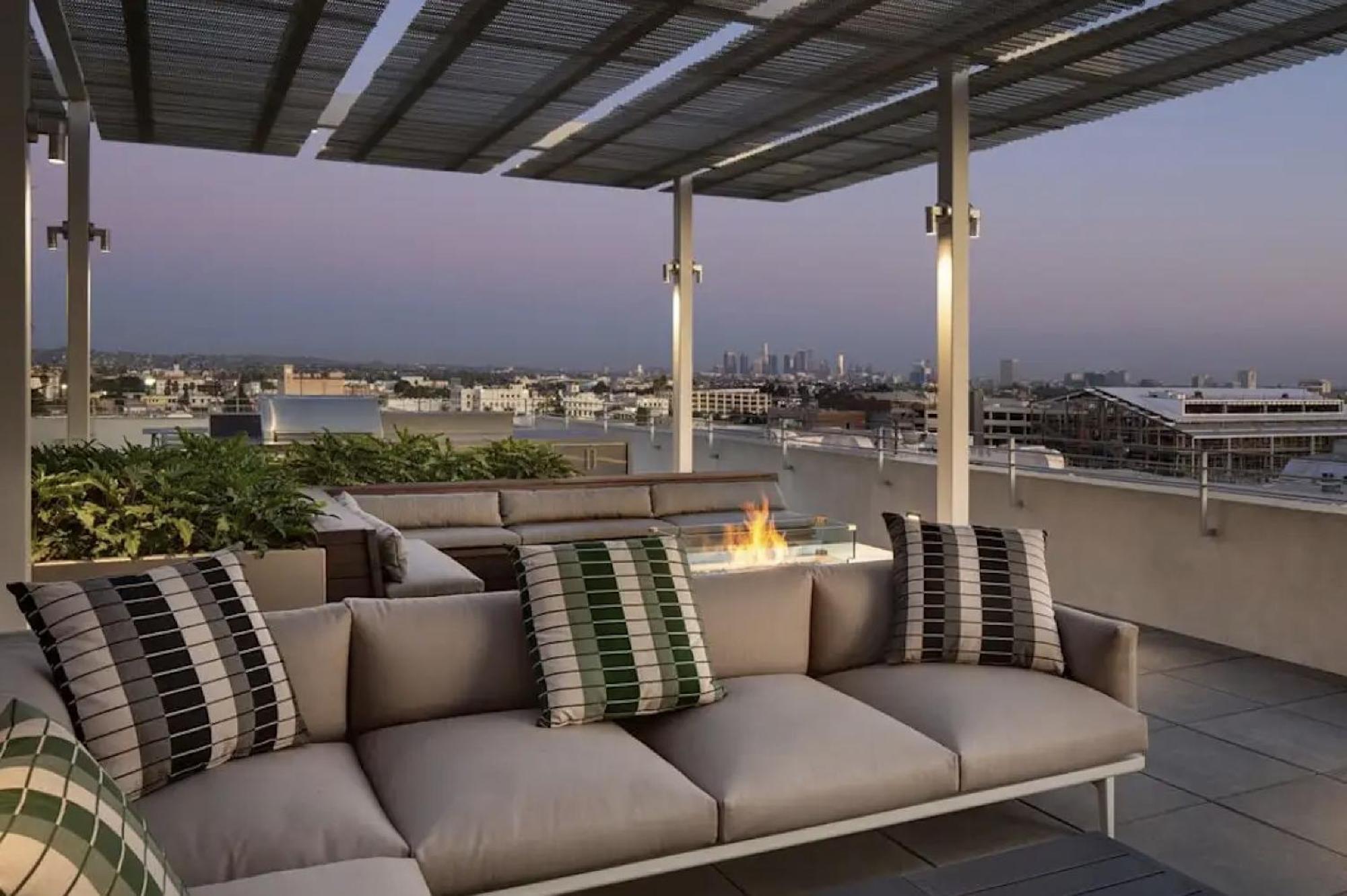 Magnificent Two Bedroom In West Hollywood Apartment Los Angeles