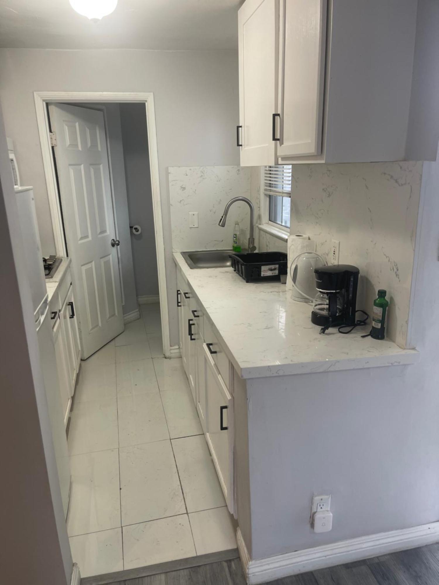 West La Chariton Apartment *