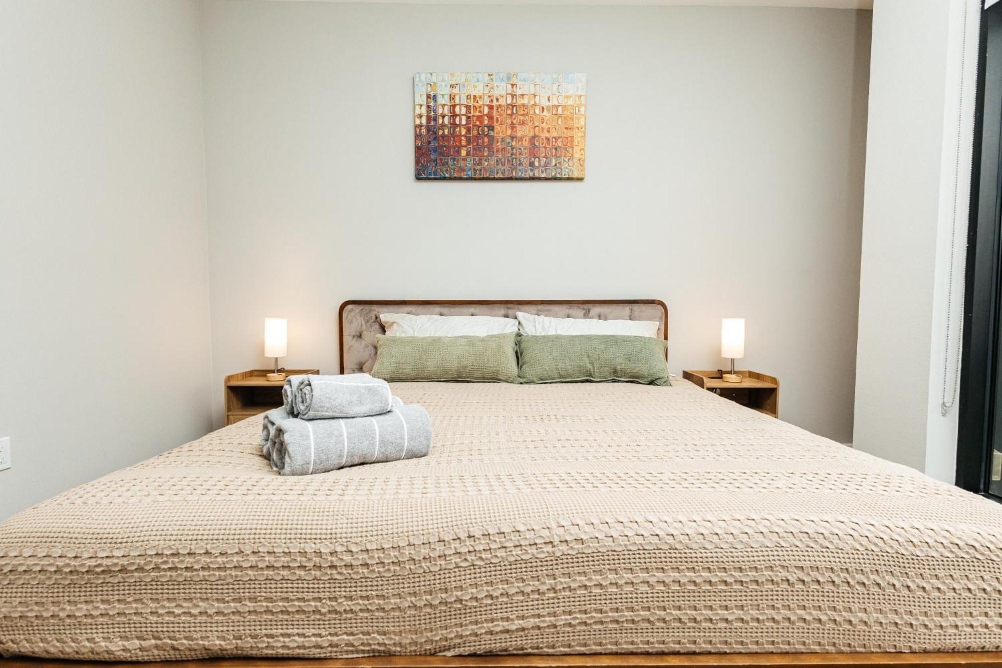 Magnificent Two Bedroom In West Hollywood Apartment