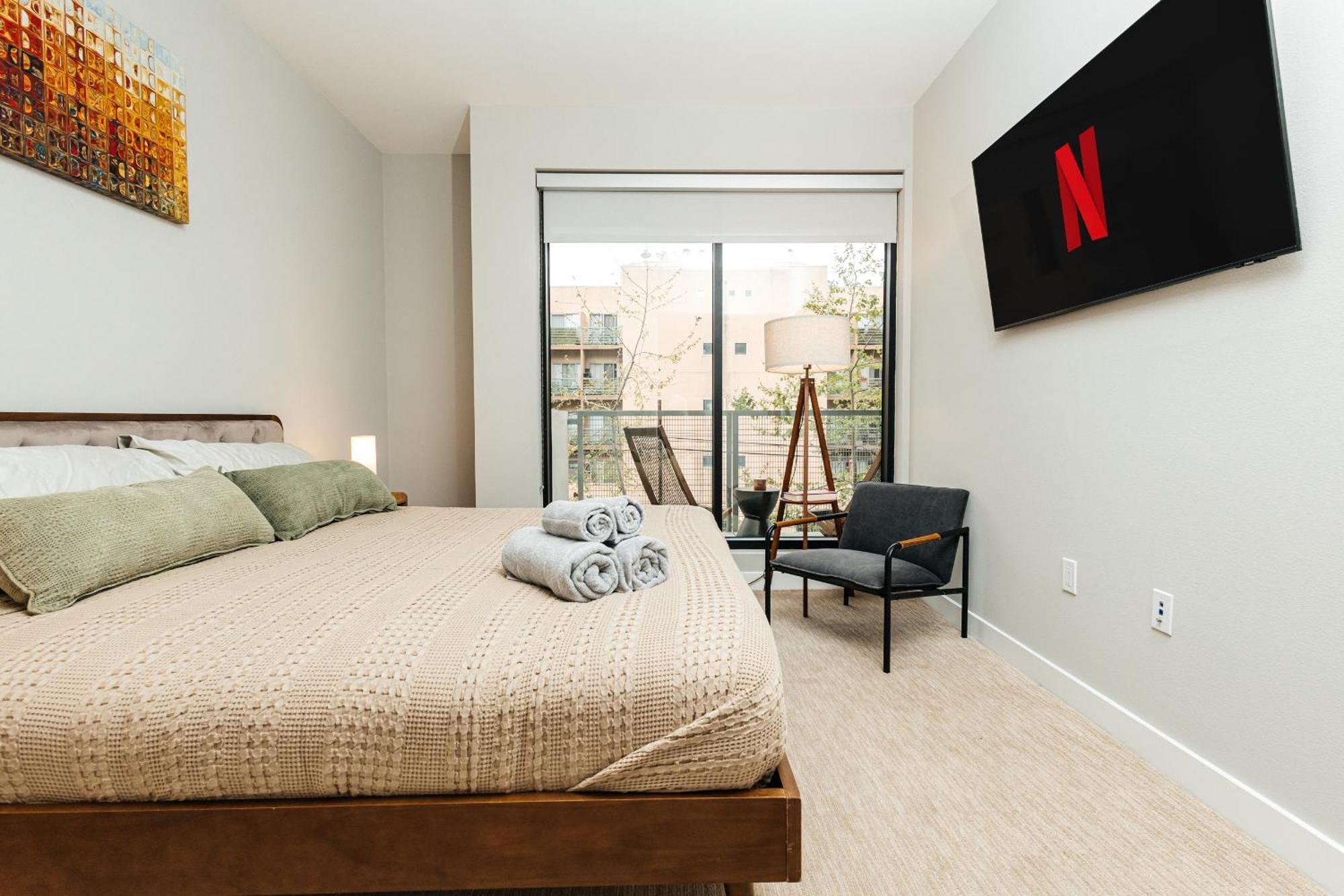 Magnificent Two Bedroom In West Hollywood Apartment Los Angeles