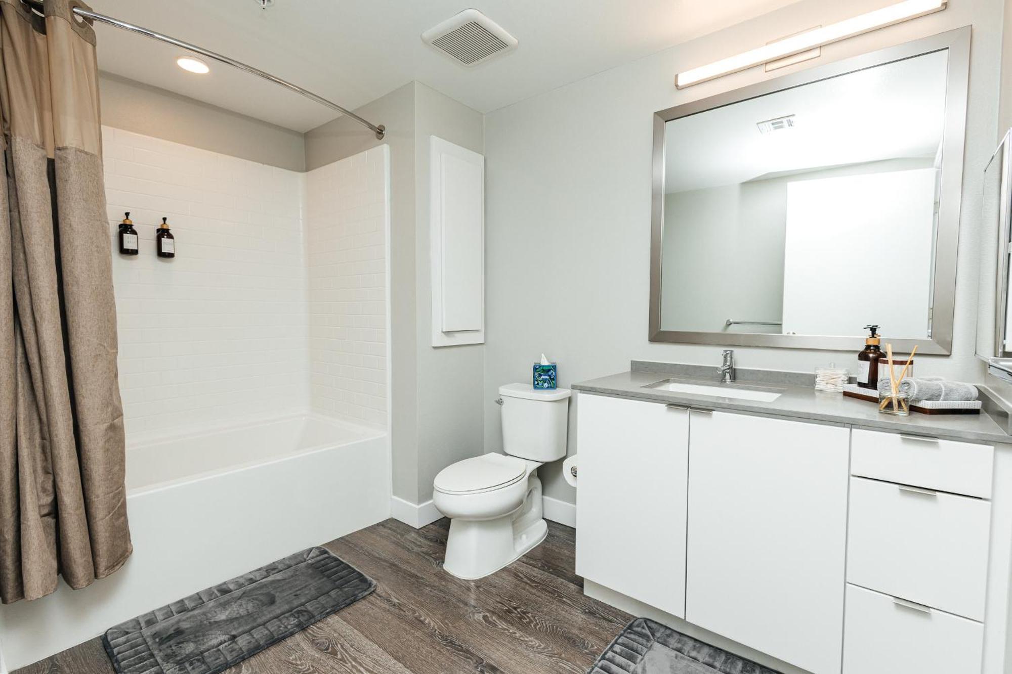 Magnificent Two Bedroom In West Hollywood *