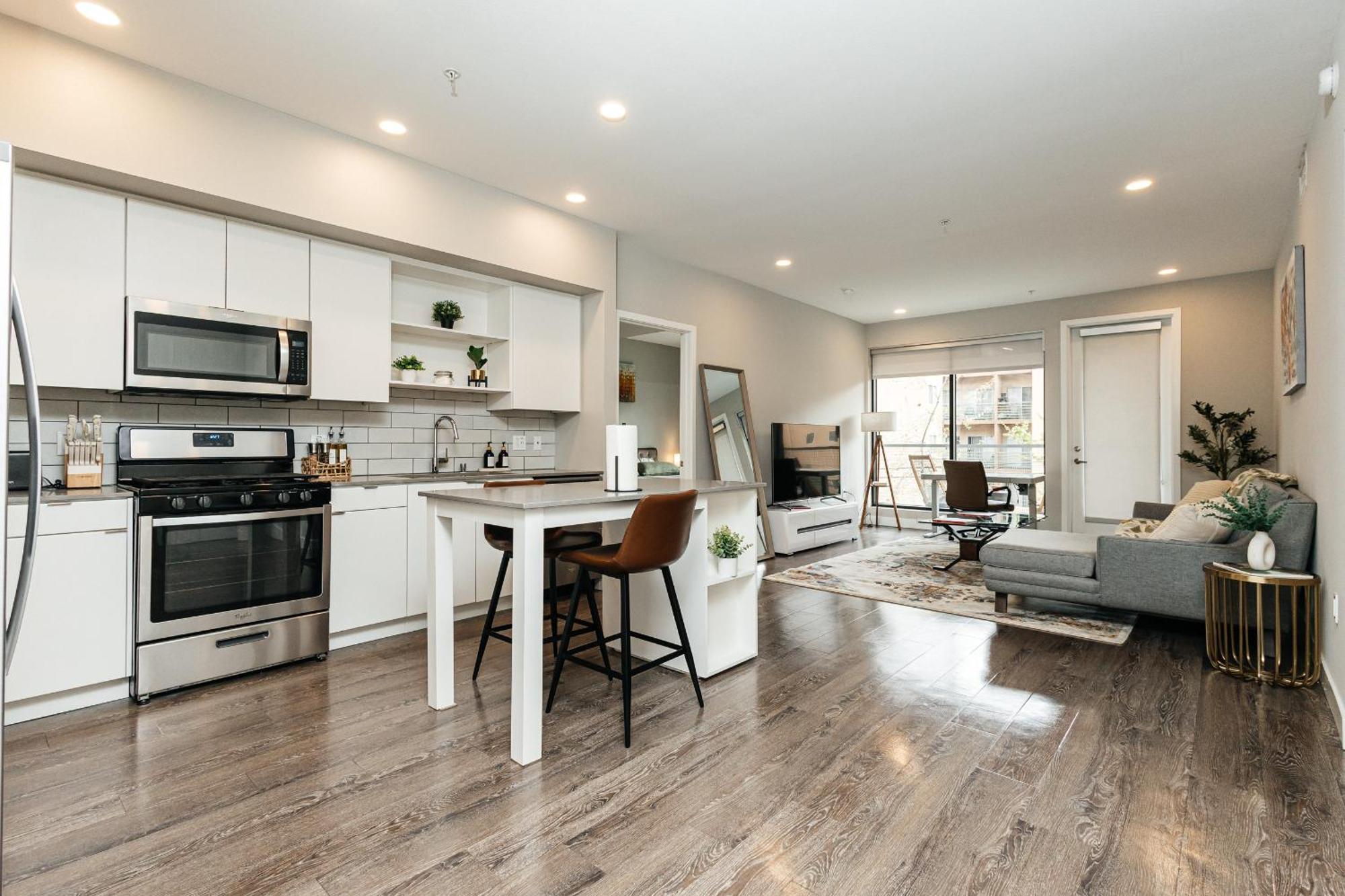 Magnificent Two Bedroom In West Hollywood Apartment