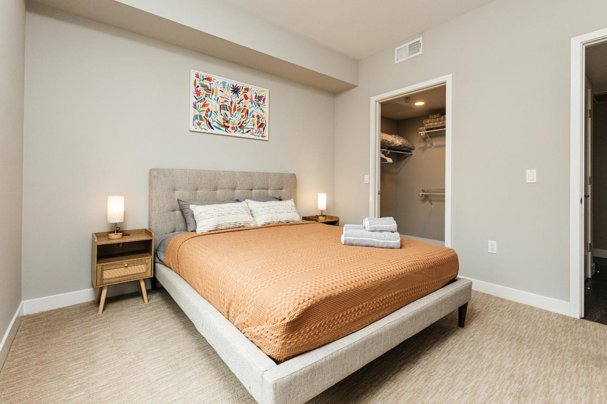 Magnificent Two Bedroom In West Hollywood Apartment *