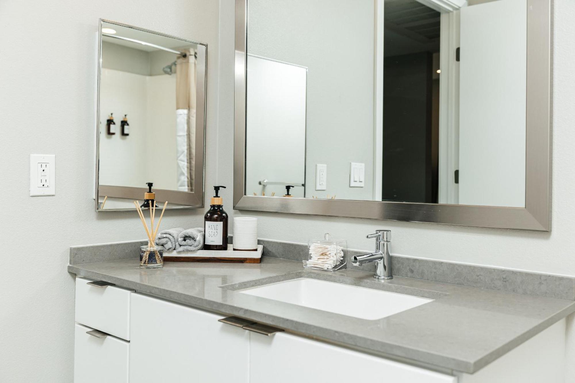 Apartment Magnificent Two Bedroom In West Hollywood *