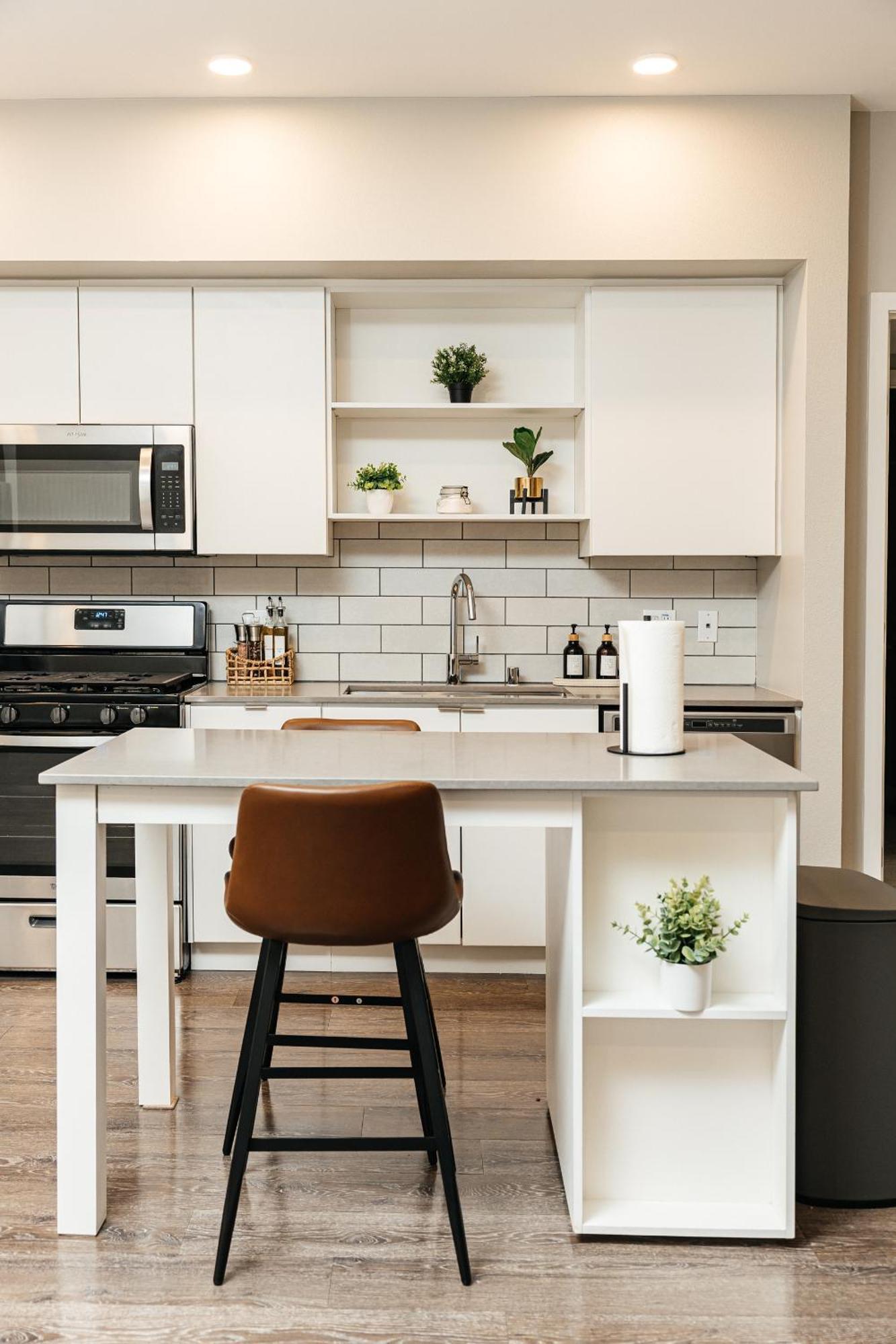 Magnificent Two Bedroom In West Hollywood