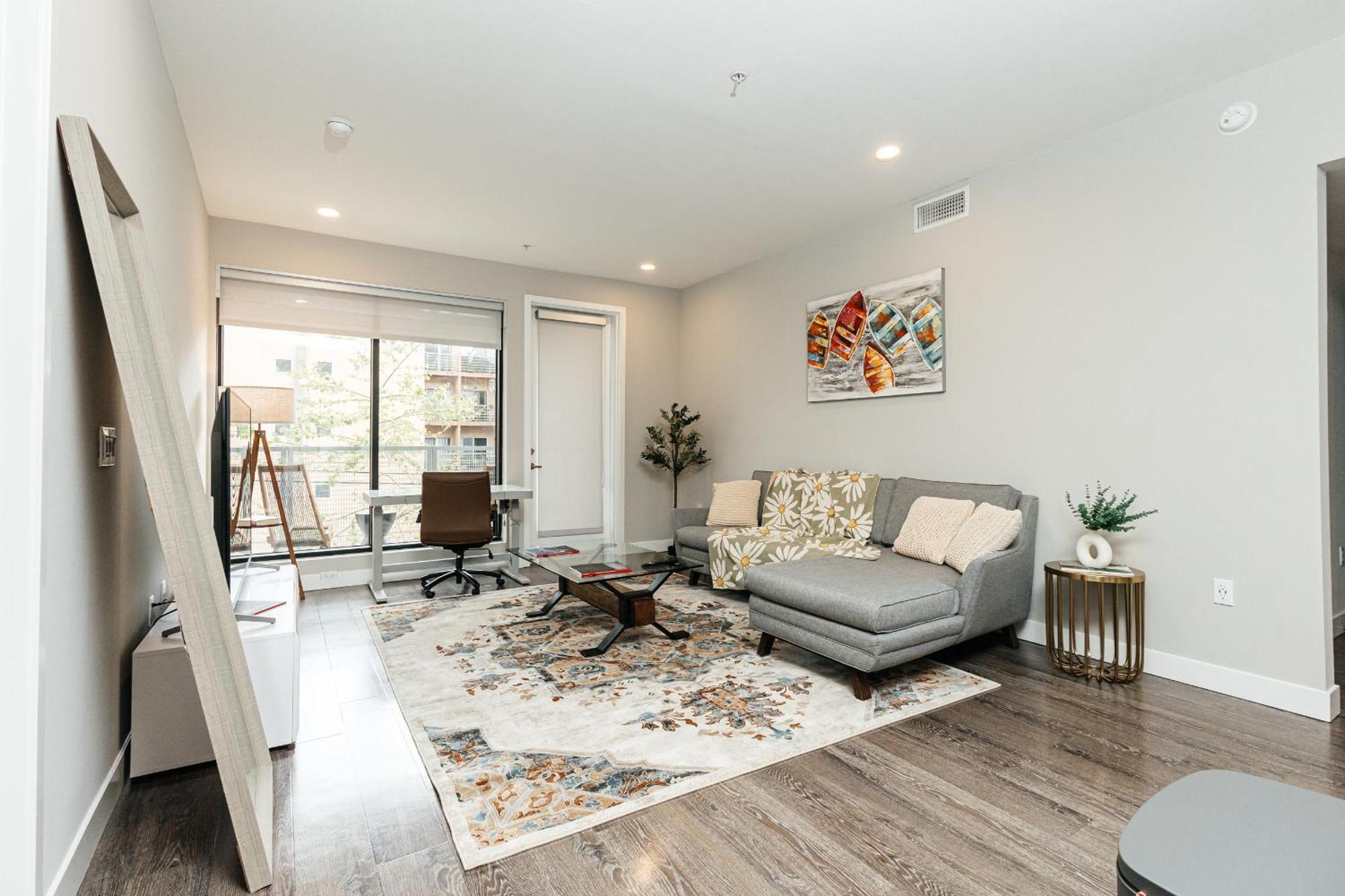 Magnificent Two Bedroom In West Hollywood Apartment