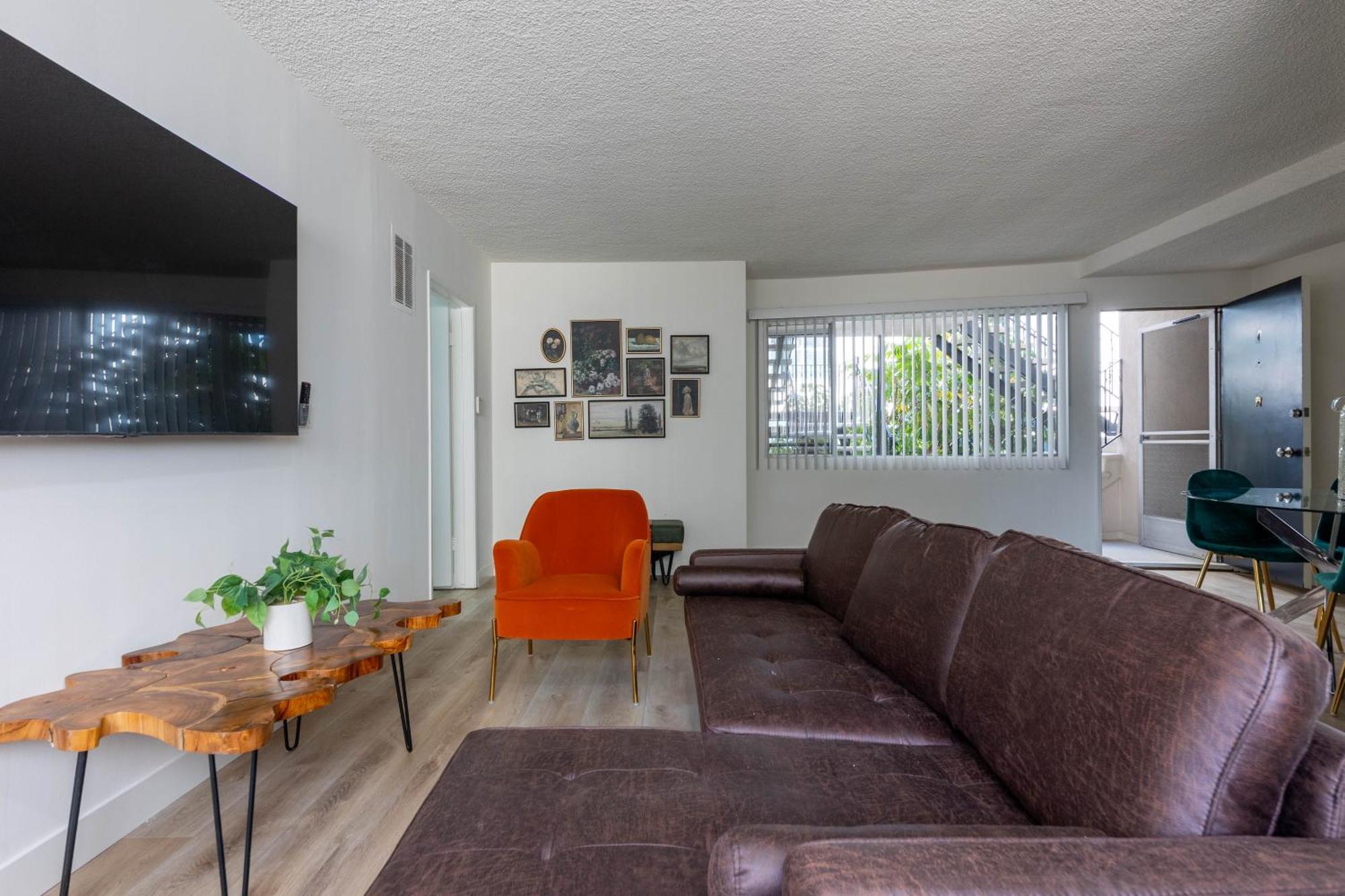 Apartment 337 - Unit 4 Modern Relaxing & Beautiful Los Angeles