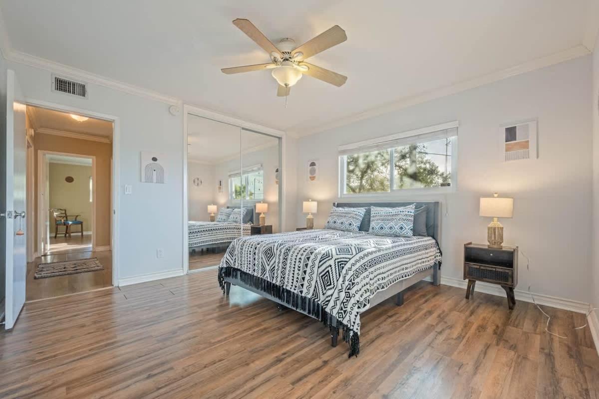 Woodland Hills Heavenly Gateway * Los Angeles