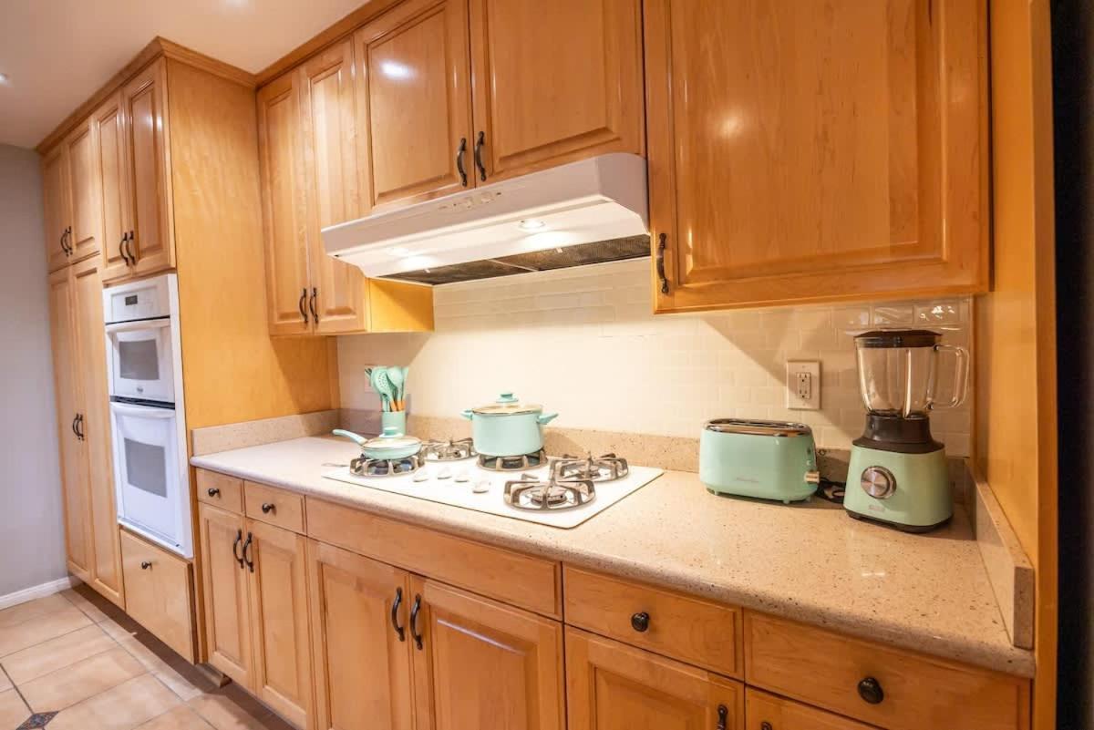 Woodland Hills Heavenly Gateway Holiday home Los Angeles