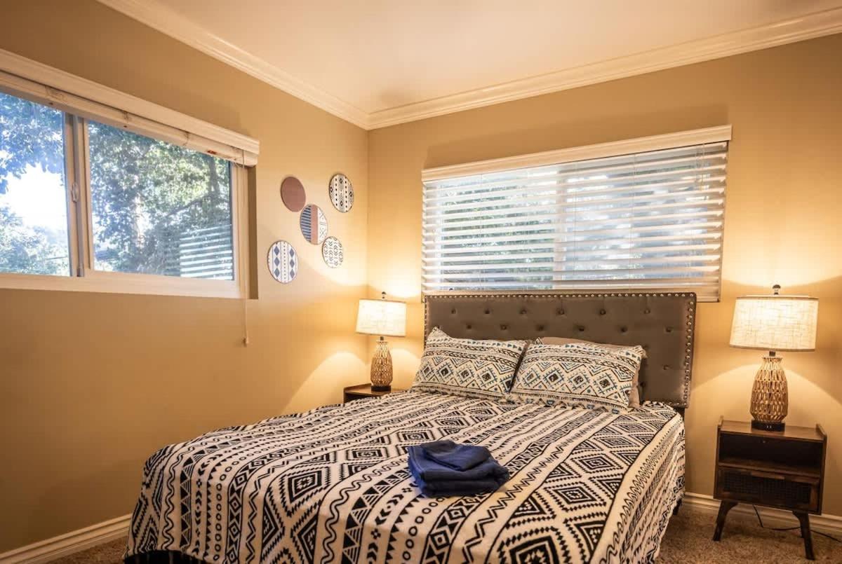 Woodland Hills Heavenly Gateway * Los Angeles