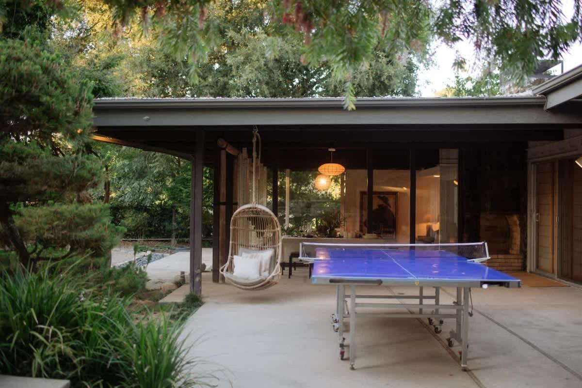 Mountain Getaway With A Pool Hot Tub 5 Beds Holiday home *