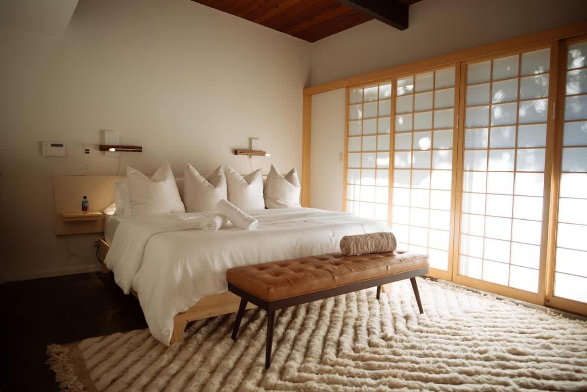 Mountain Getaway With A Pool Hot Tub 5 Beds Holiday home *