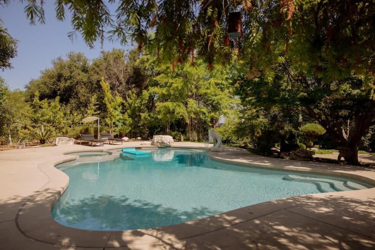 Mountain Getaway With A Pool Hot Tub 5 Beds