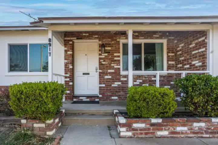 Newly Furnished Vacation Home-ken Los Angeles