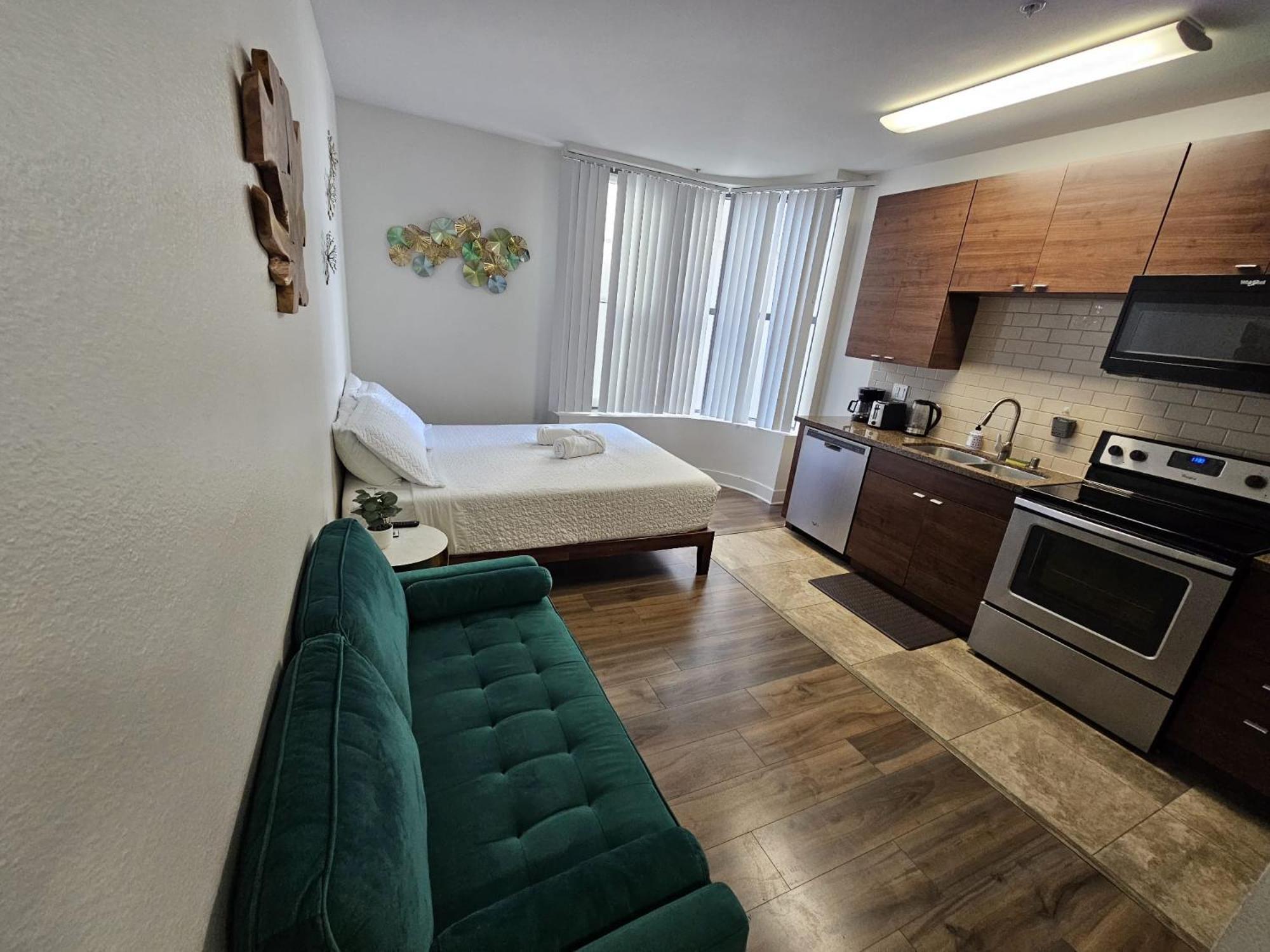 Exclusive In Mdr-venice With Pool, Gym & Hottub *