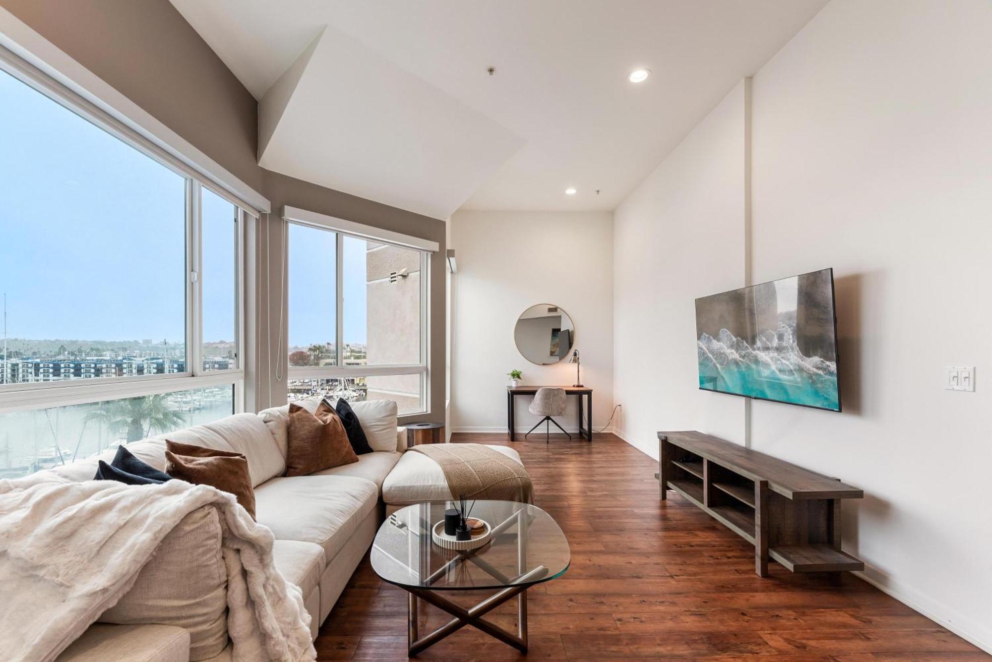 Opal Escape - Penthouse Marina View Private Rooftop Apartment Los Angeles