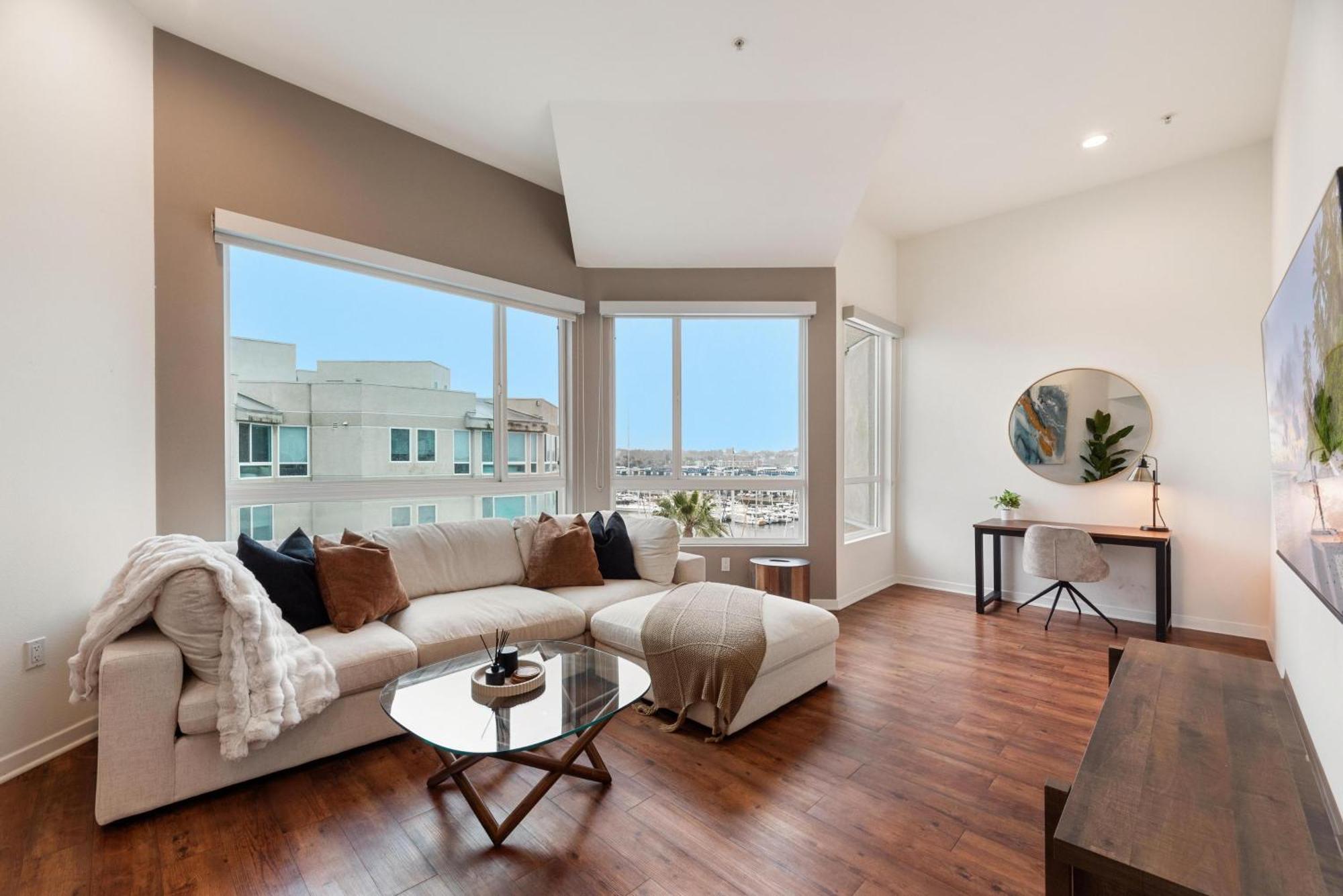 Opal Escape - Penthouse Marina View Private Rooftop Apartment