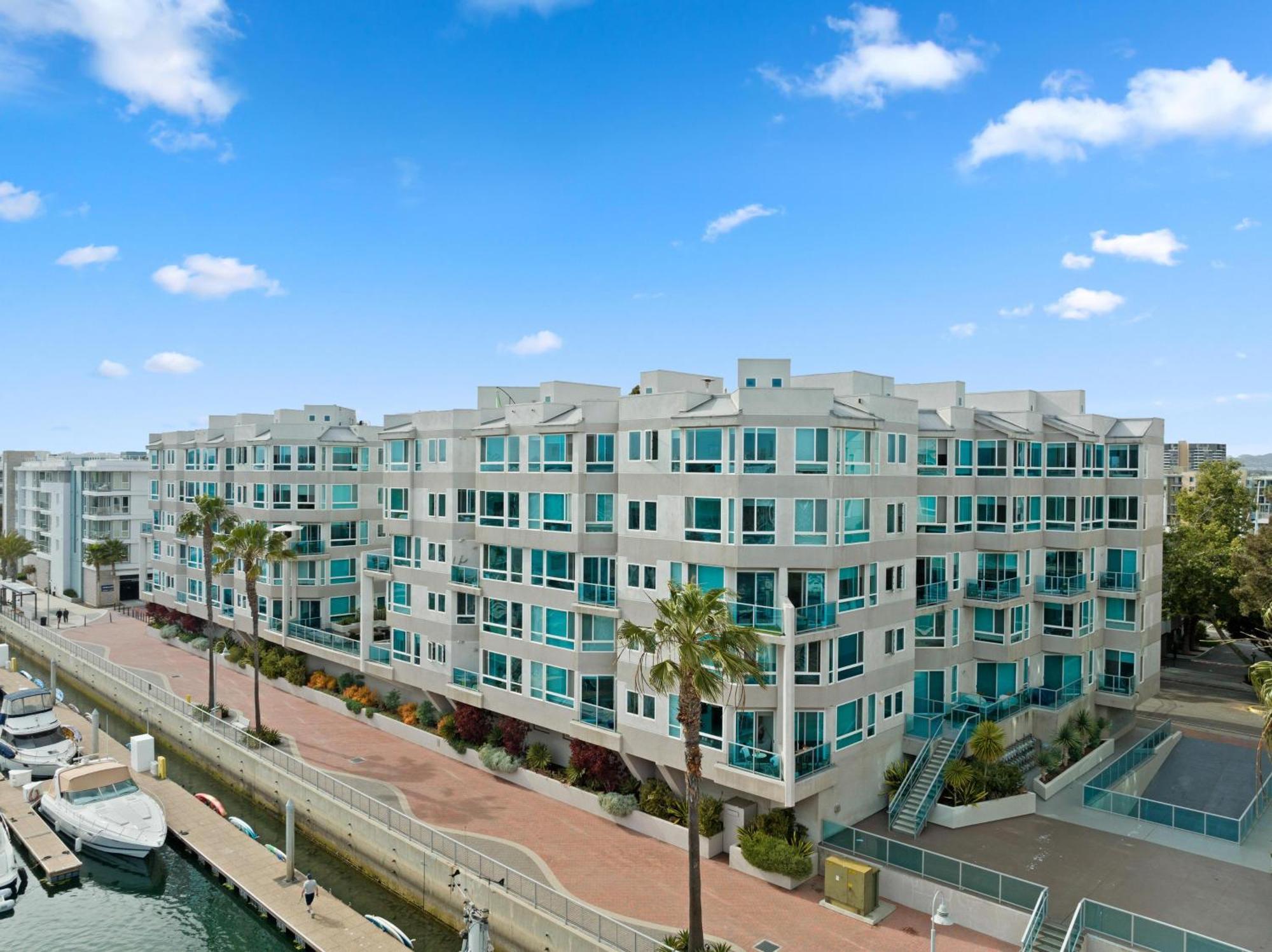 Opal Escape - Penthouse Marina View Private Rooftop Apartment Los Angeles