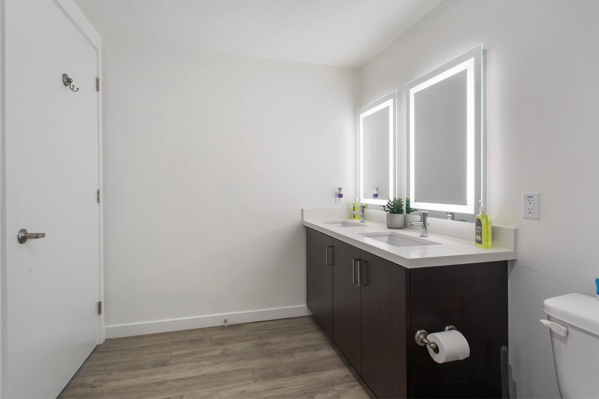 The Hills Management Capsule hotel Los Angeles