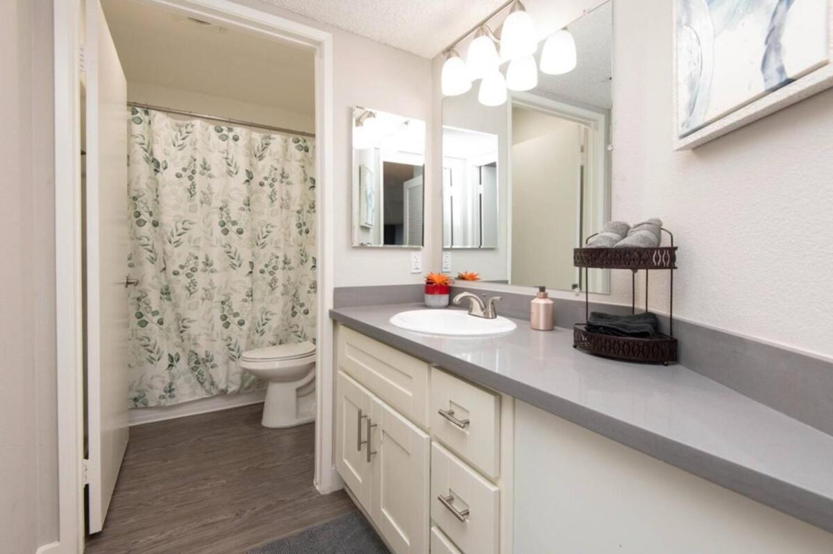 Apartment Snazzy 2bd Rooftop Pool & Iconic Hollywood Sign Views Los Angeles