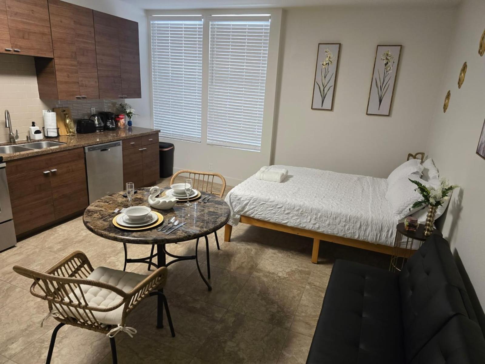 Elegant In Mdr-venice With Pool, Hottub & Gym