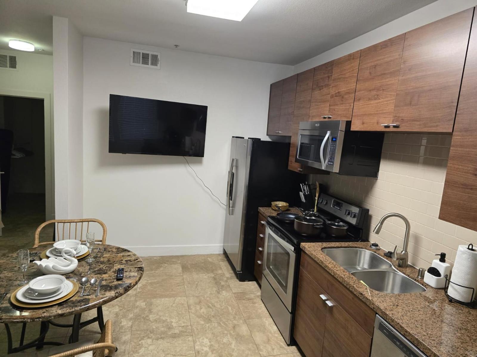 Apartment Elegant In Mdr-venice With Pool, Hottub & Gym