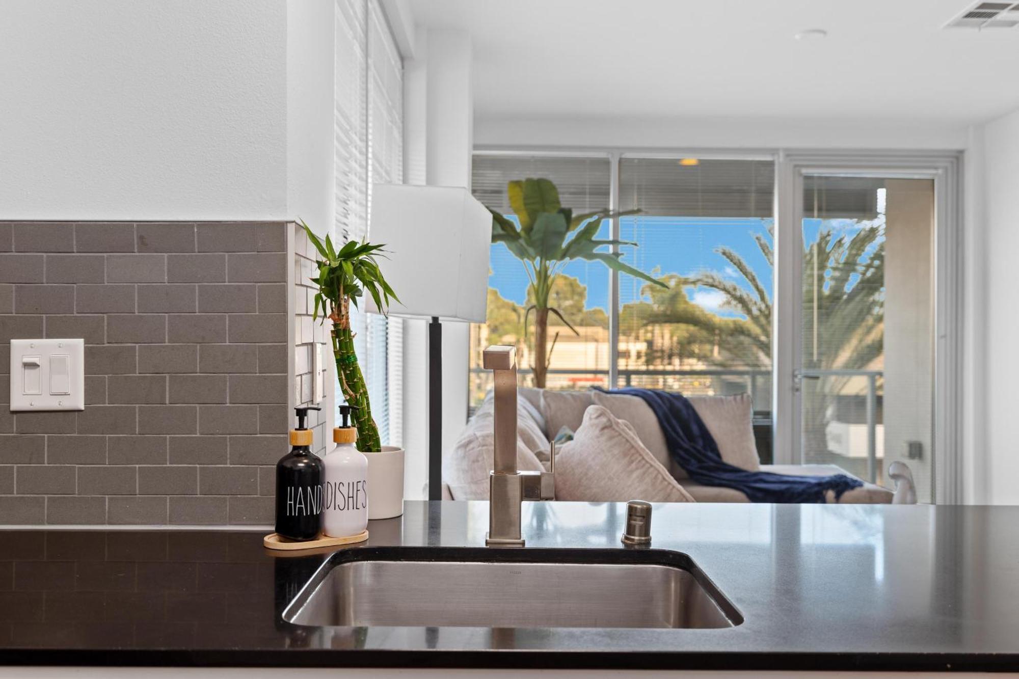 Spacious 3br 3min Walk To Marina 5min To Vbeach Apartment *