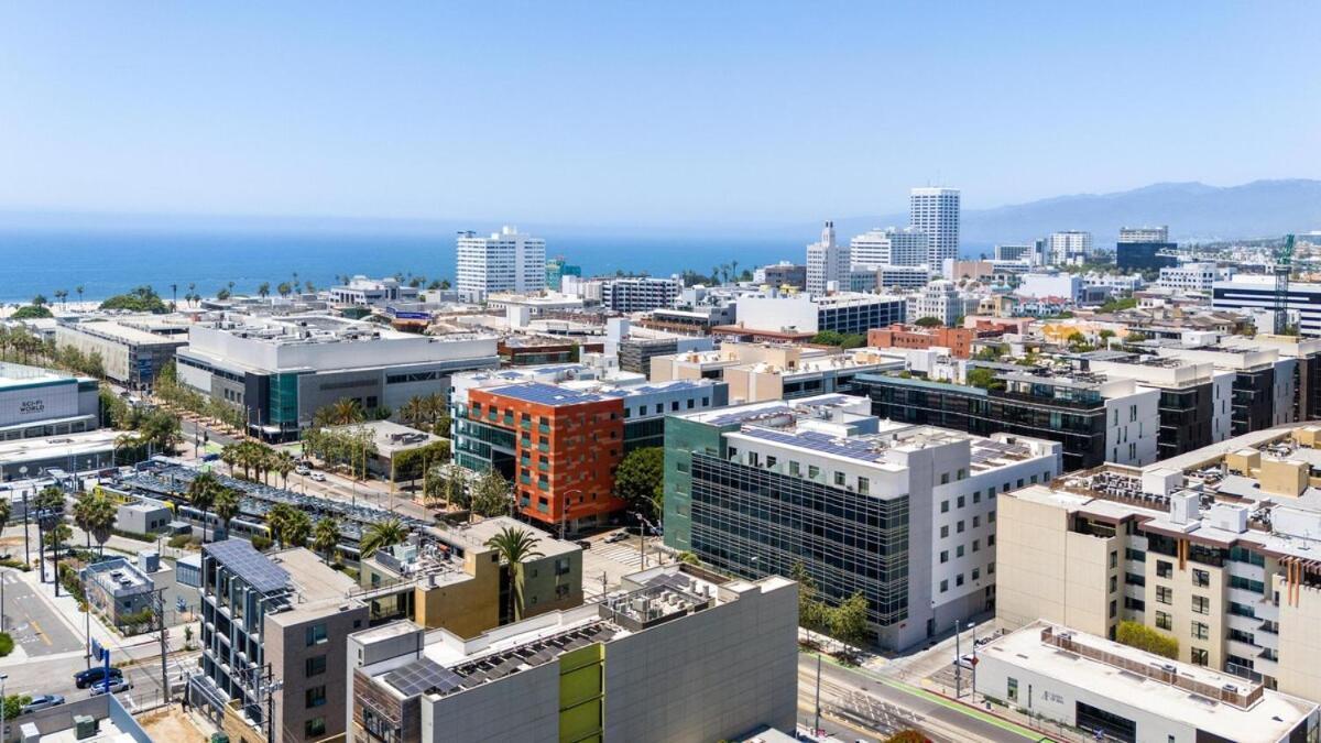 Luxurious 2-bedroom Retreat In Santa Monica