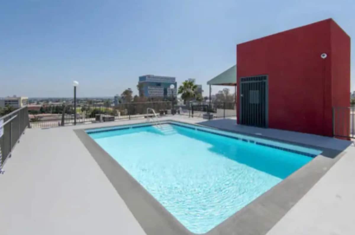 Hollywood Heights 2br With Rooftop Pool And Stunning Views Apartment Los Angeles