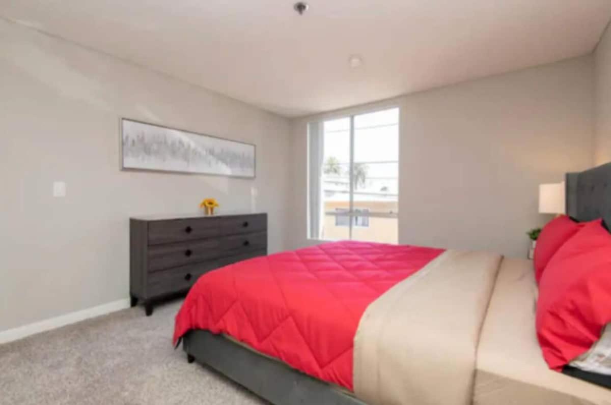 Hollywood Heights 2br With Rooftop Pool And Stunning Views Los Angeles