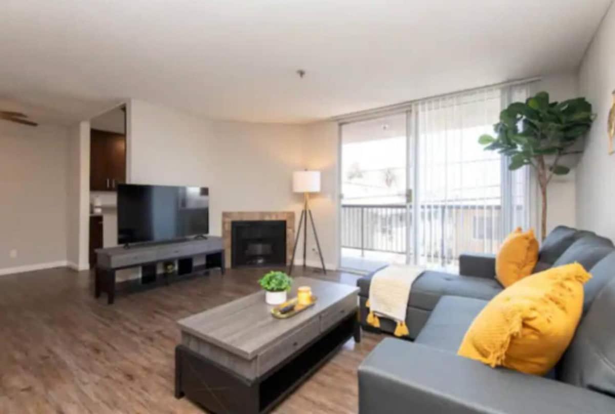 Apartment Hollywood Heights 2br With Rooftop Pool And Stunning Views Los Angeles