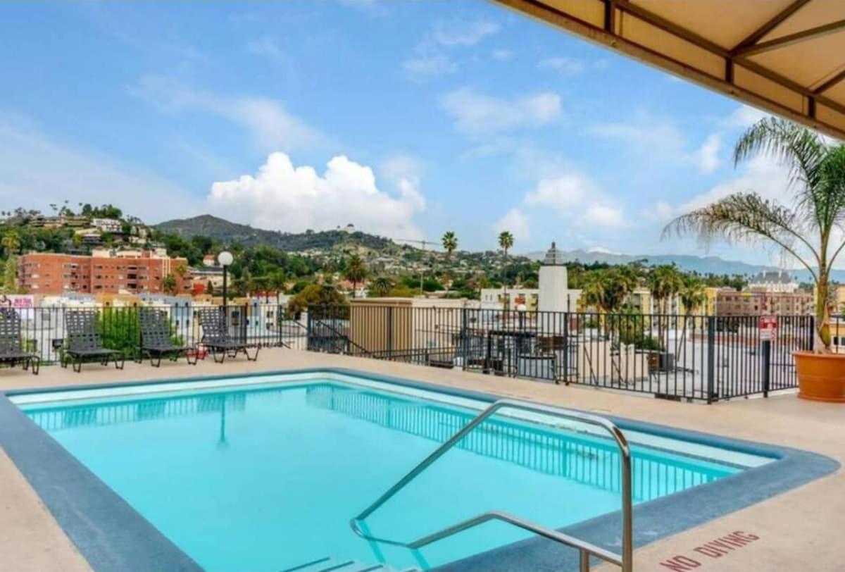 Hollywood Heights 2br With Rooftop Pool And Stunning Views Apartment