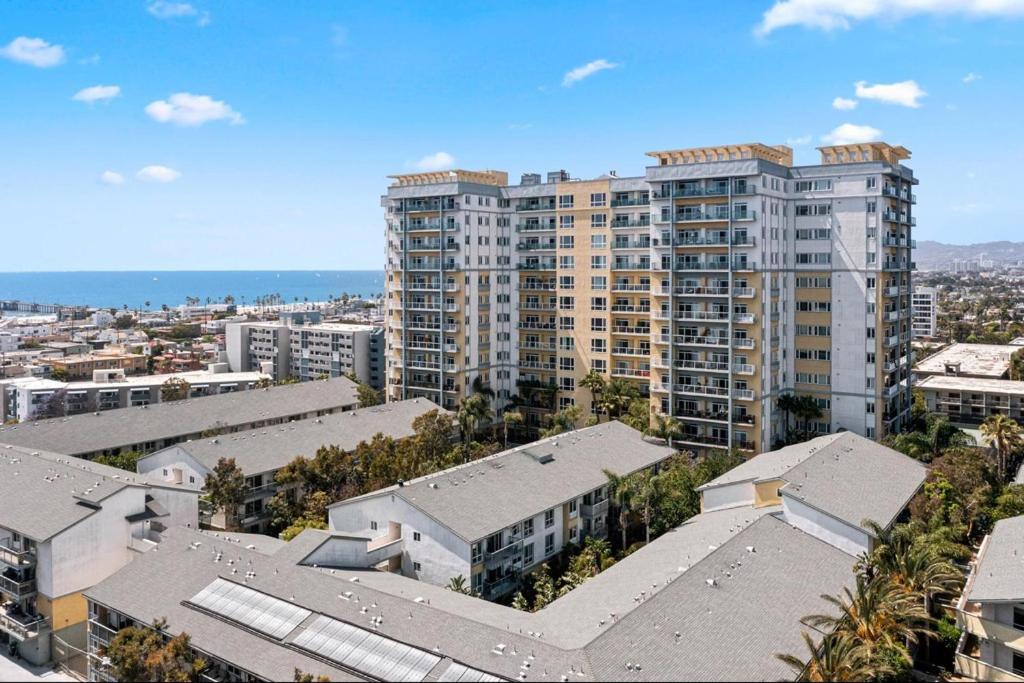 Apartment Amber Tide - Bright 1br Marina Gem Ocean View *