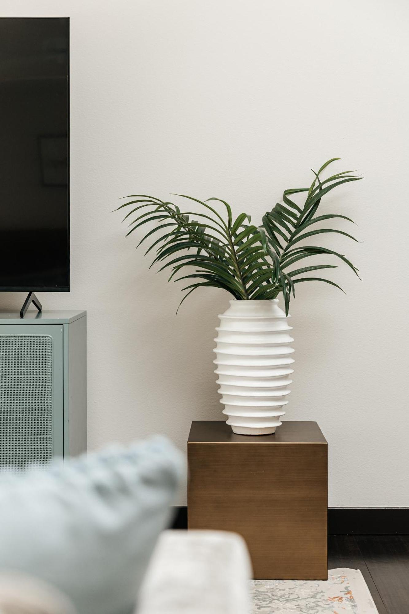 Apartment King In West Hollywood *