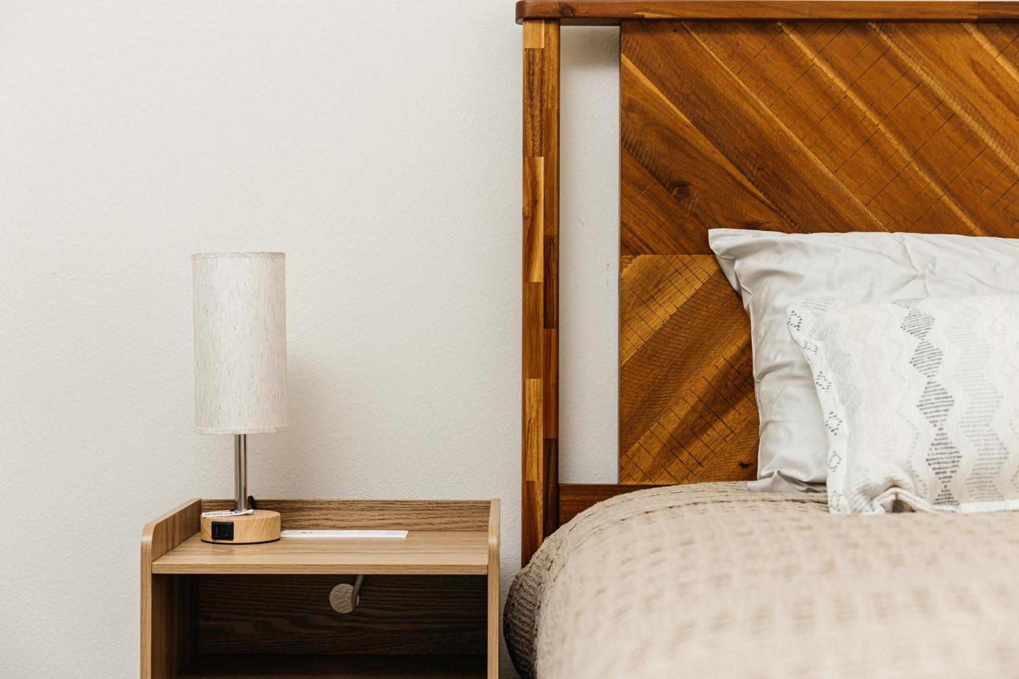 King In West Hollywood Apartment Los Angeles