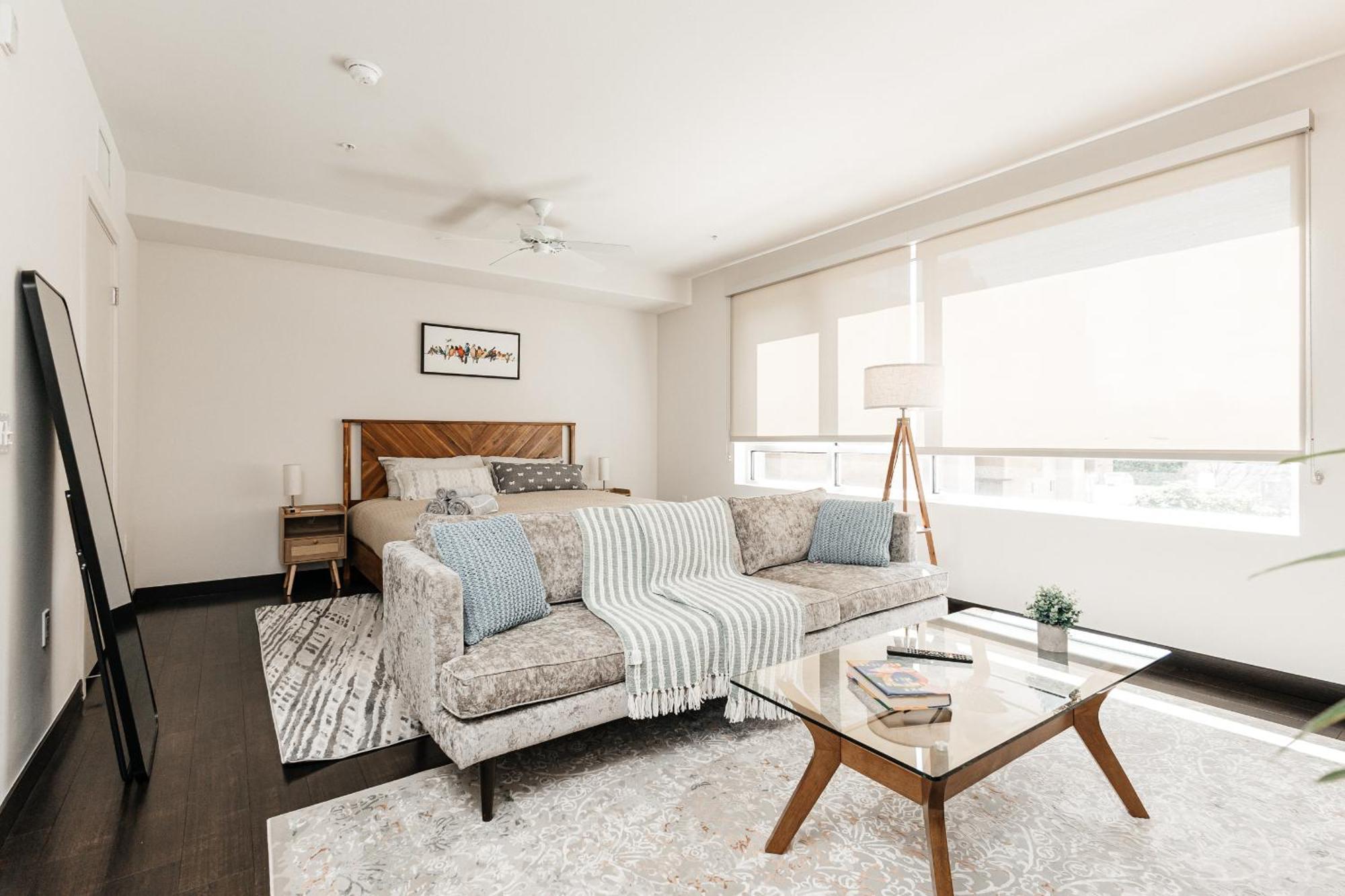 King In West Hollywood Apartment Los Angeles
