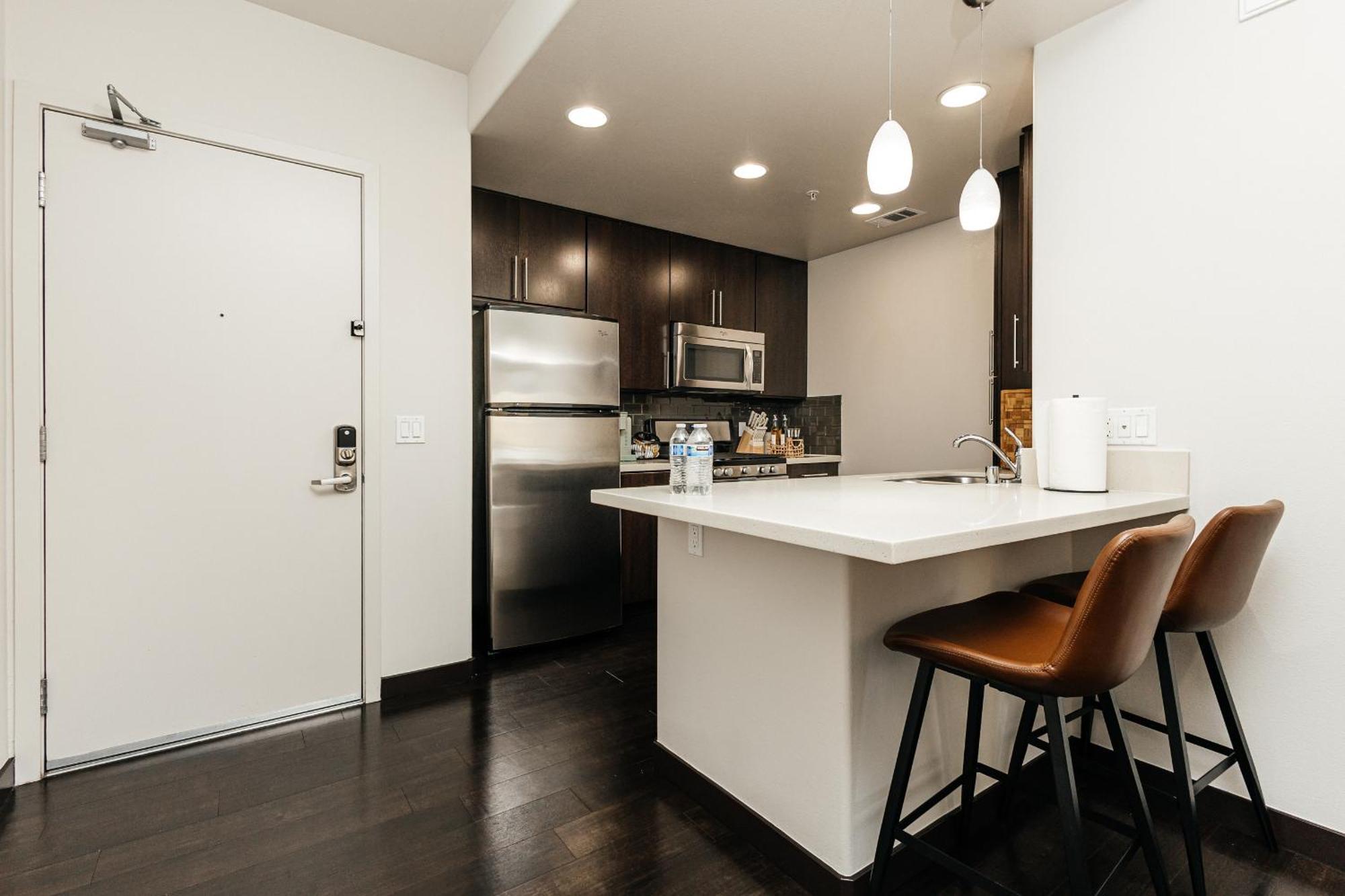 Apartment King In West Hollywood Los Angeles