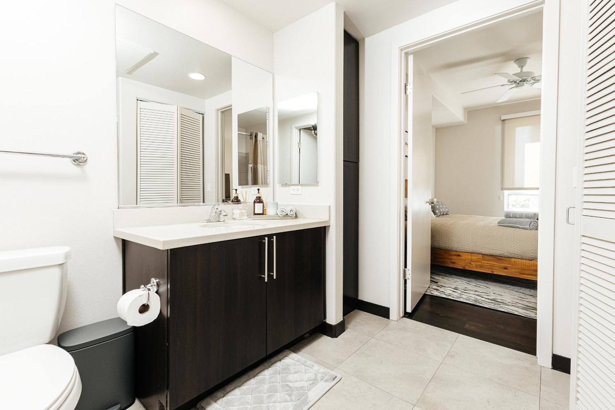 King In West Hollywood Apartment Los Angeles