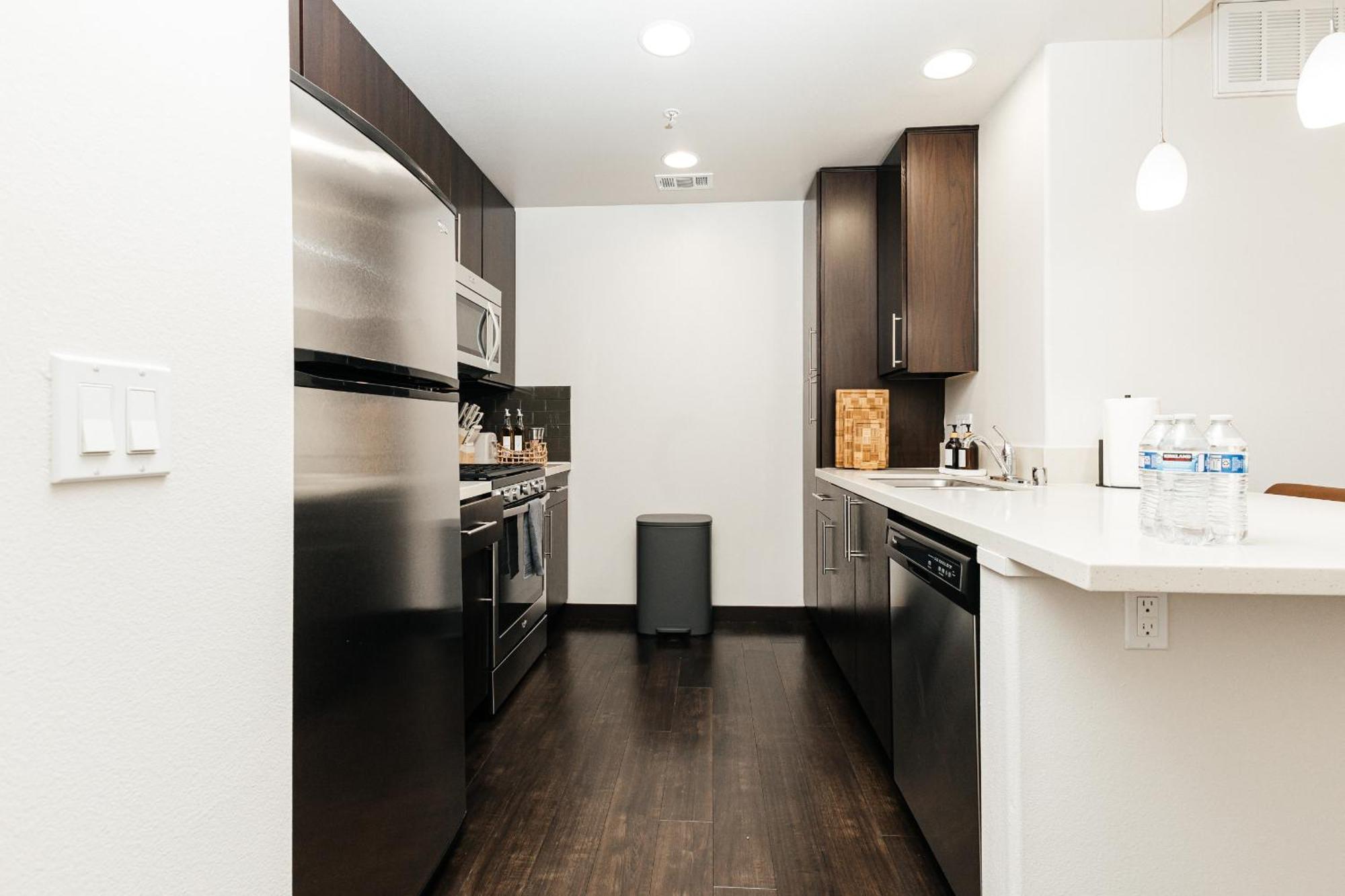Apartment King In West Hollywood Los Angeles