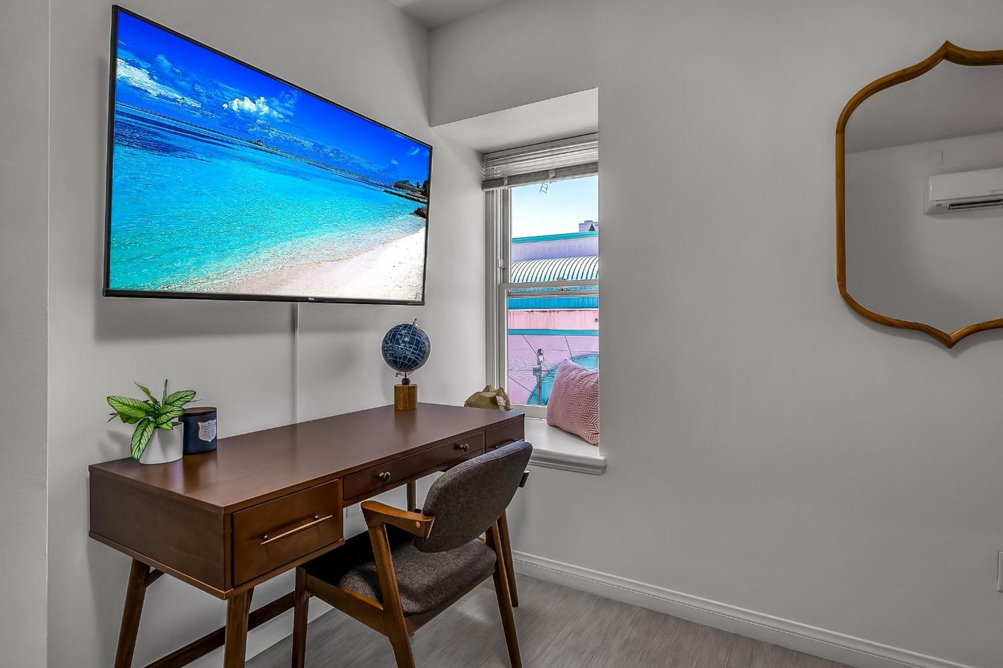 Promenade Apartment *