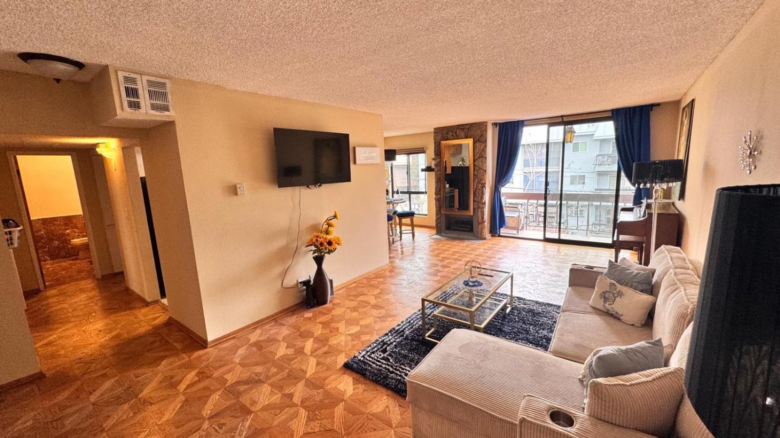 Apartment Mario, Harry Potter, & Not Themed Loft Universal 10min Loft Los Angeles